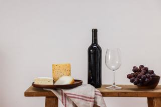 Fromages et vins : les meilleurs accords à connaître
